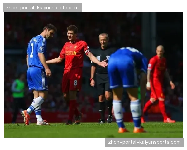 “特写:克洛普与球迷共同高歌《你永远不会独行》,安菲尔德送别功勋主帅” “特写:克洛普与球迷共同高歌《你永远不会独行》,安菲尔德送别功勋主帅”